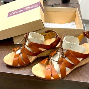 *New *Clarks Leather Lace-up Wedge Sandals